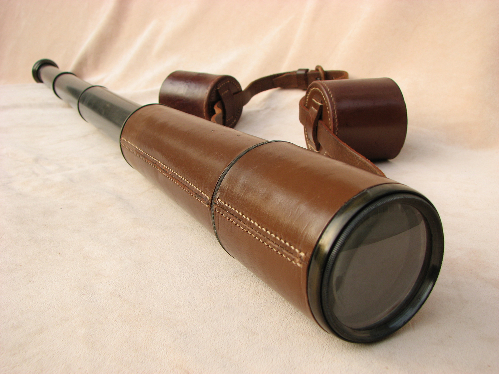 Powerful 25x-40x variable magnification field telescope by Broadhurst Clarkson